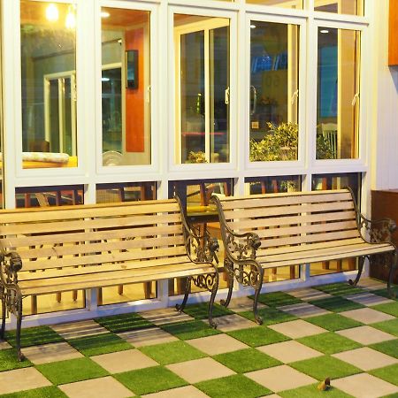 A Nighttime Hostel Krabi Ngoại thất bức ảnh