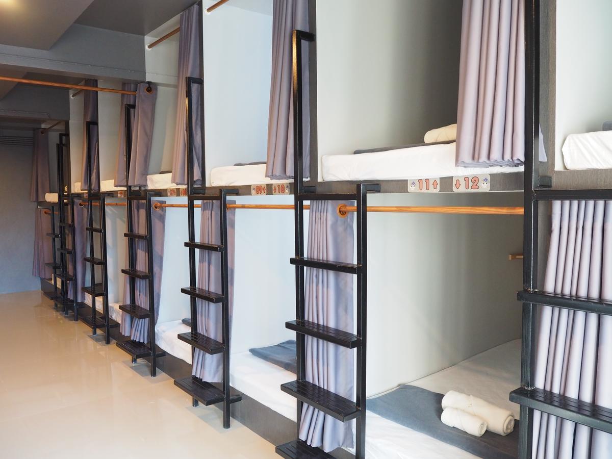 A Nighttime Hostel Krabi Ngoại thất bức ảnh
