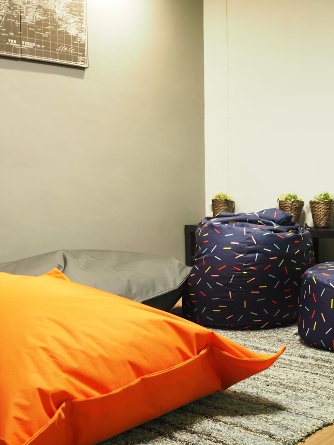 A Nighttime Hostel Krabi Ngoại thất bức ảnh