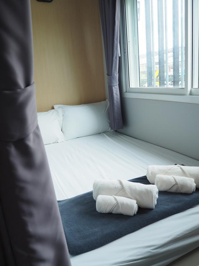 A Nighttime Hostel Krabi Ngoại thất bức ảnh