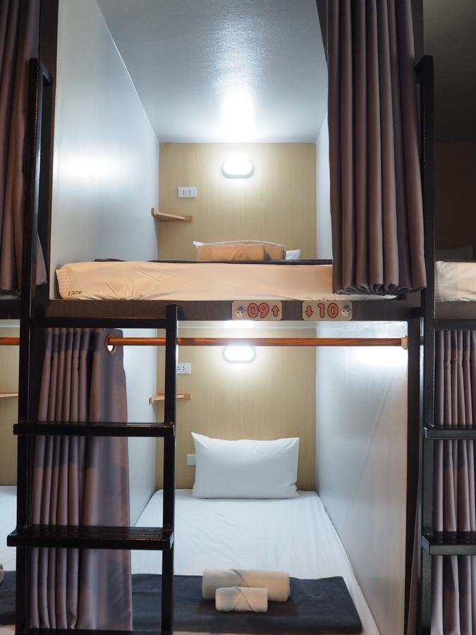 A Nighttime Hostel Krabi Ngoại thất bức ảnh