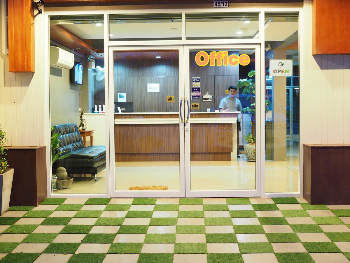 A Nighttime Hostel Krabi Ngoại thất bức ảnh