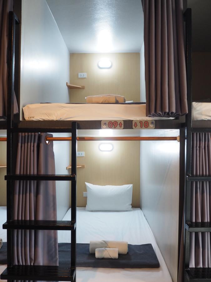 A Nighttime Hostel Krabi Ngoại thất bức ảnh
