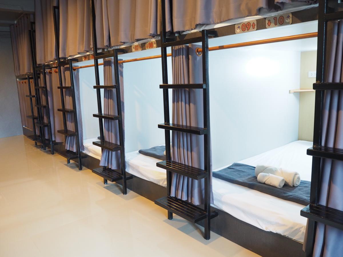 A Nighttime Hostel Krabi Ngoại thất bức ảnh